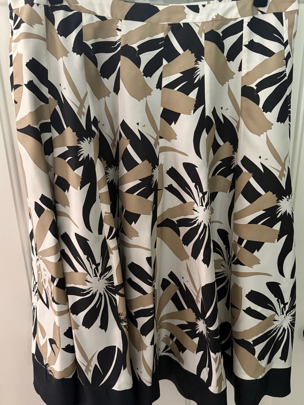Coldwater Creek 100% Silk Black, White & Tan Floral Pleated Skirt- Flawed